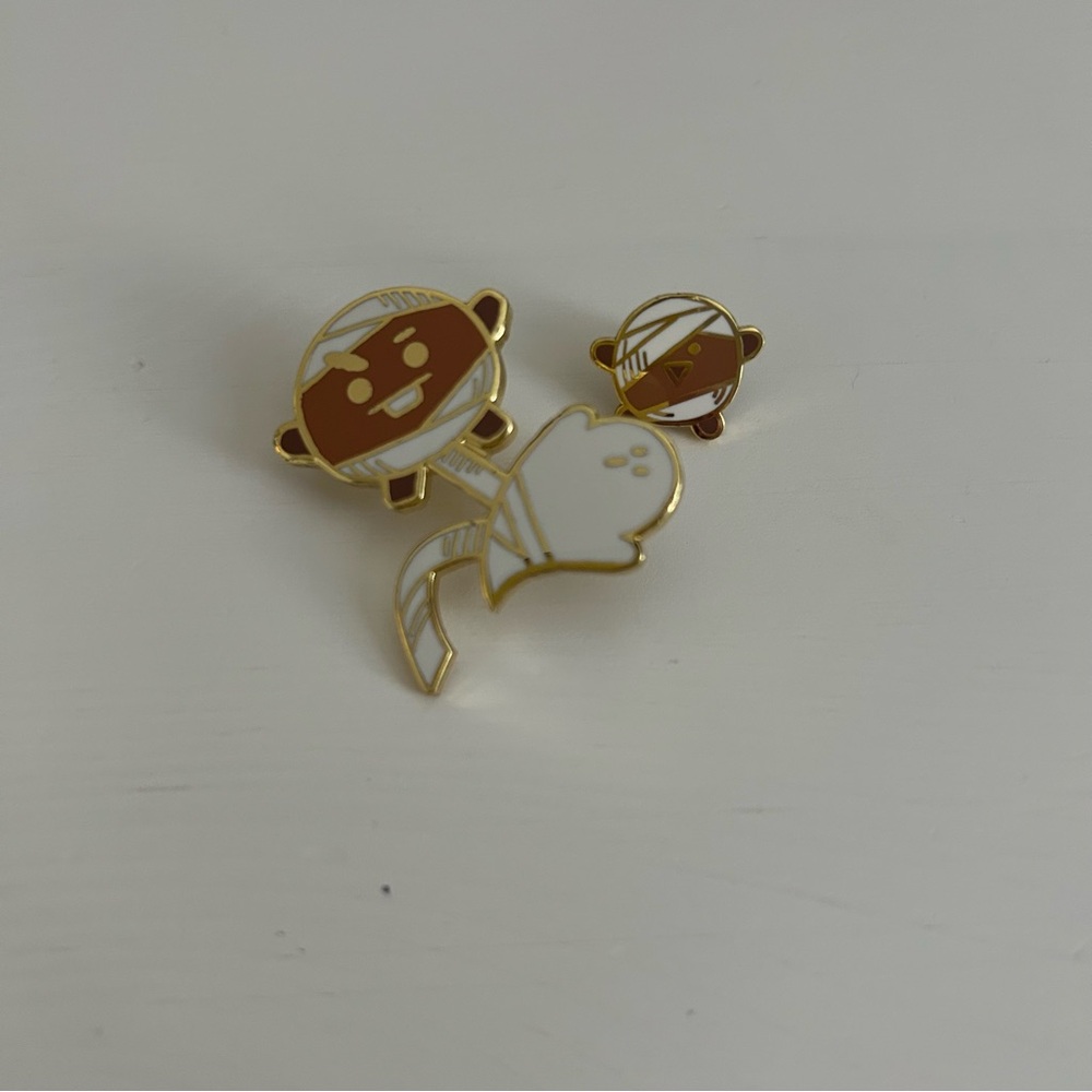 BTS BT21 Shooky Halloween Mummy Pin Set